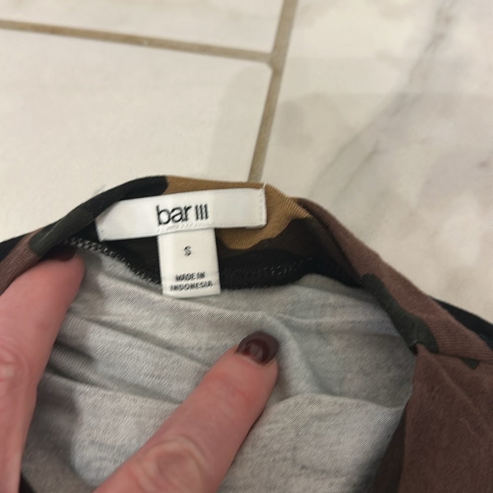 Bar III Sleevless camo elastic waist top - Picture 5 of 5